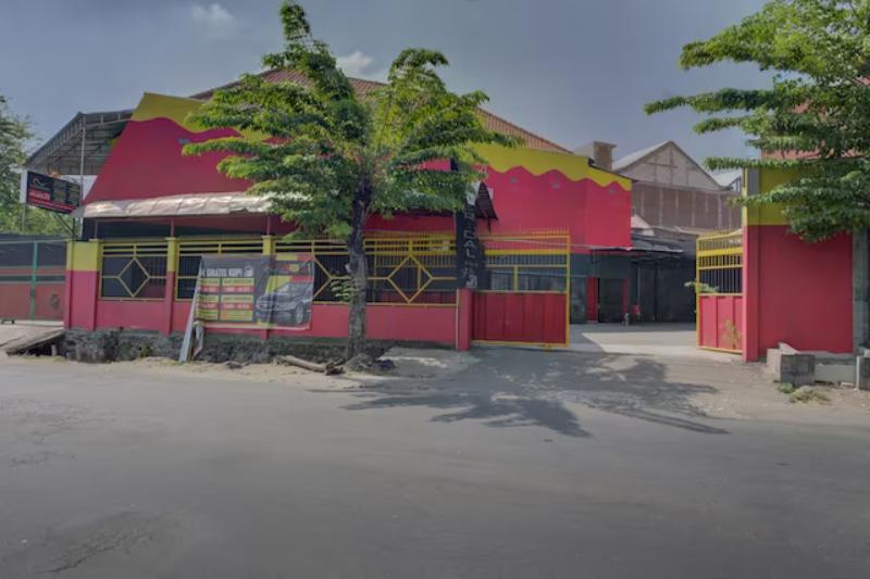 Super OYO 3198 Sukomanunggal Inn - Genel