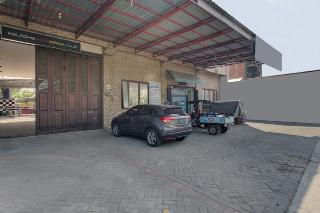 Super OYO 3198 Sukomanunggal Inn fotoÄŸrafÄ±