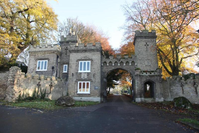 Cave Castle & Country Club - Genel
