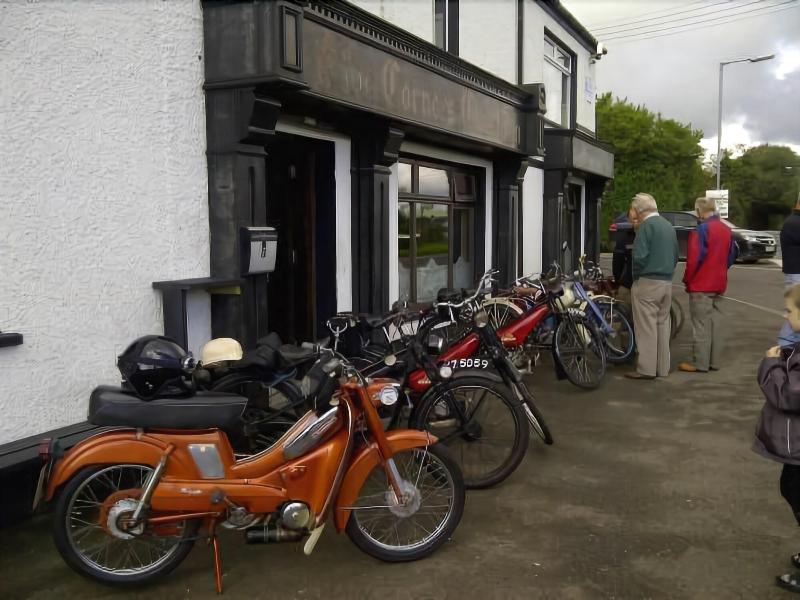 5 Corners Guest Inn - Bar