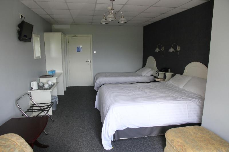 5 Corners Guest Inn - Genel