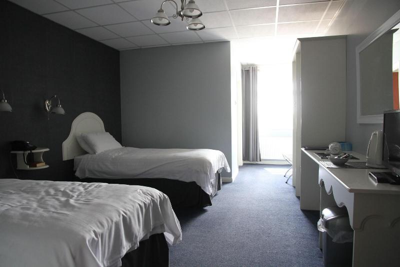 5 Corners Guest Inn - Oda