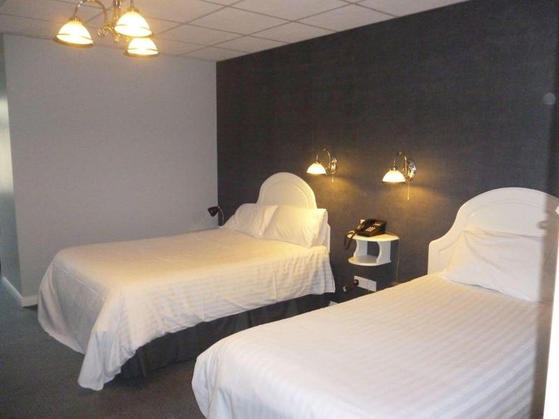 5 Corners Guest Inn - Oda