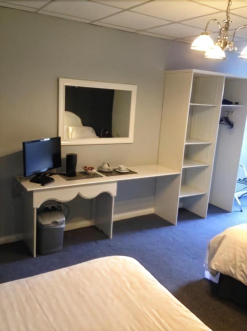 5 Corners Guest Inn - Oda