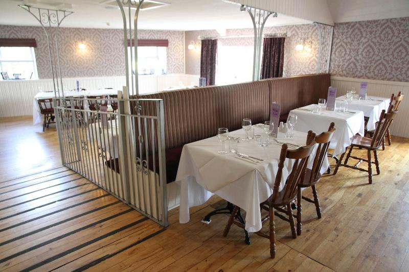 5 Corners Guest Inn - Restoran