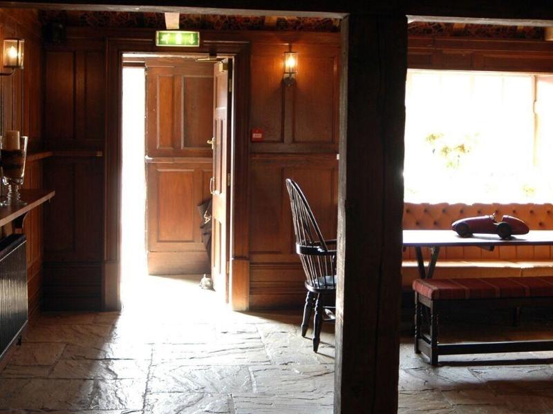The White Horse Inn - Bar