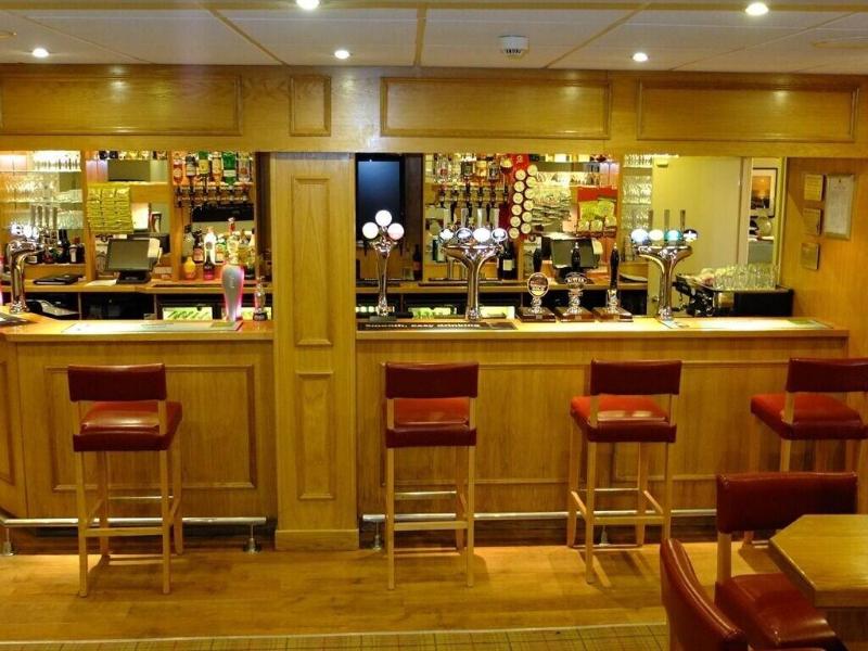 The Golden Lion Hotel - Bar
