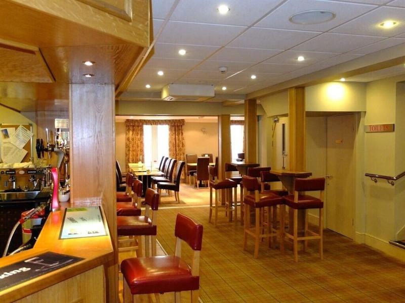 The Golden Lion Hotel - Bar