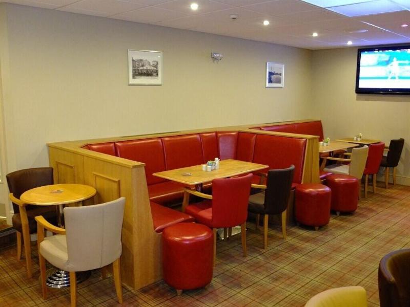 The Golden Lion Hotel - Bar