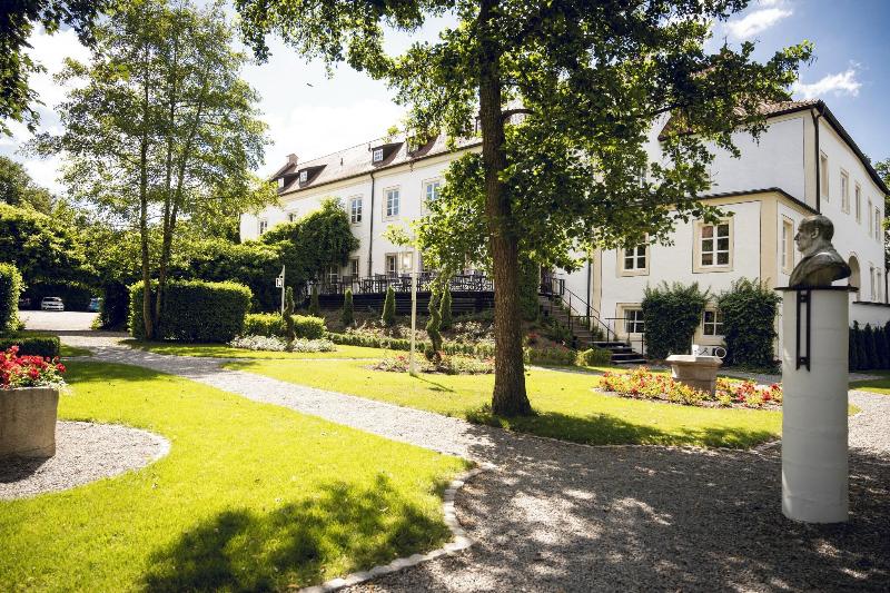 Schlosshotel Neufahrn - Genel