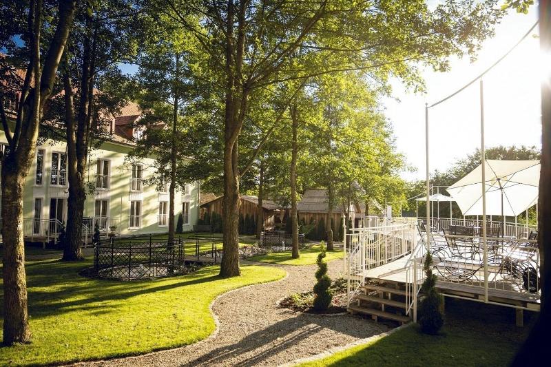 Schlosshotel Neufahrn - Genel