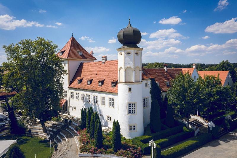 Schlosshotel Neufahrn - Genel