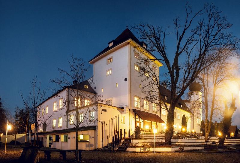 Schlosshotel Neufahrn - Genel