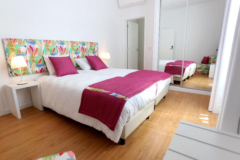 Glass Boutique - Rooms & Suites - Oda