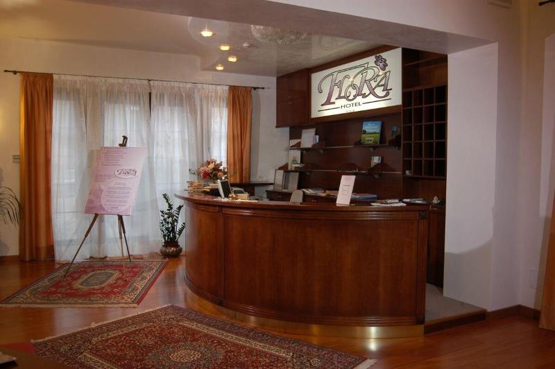 Albergo Ristorante Flora - Lobi