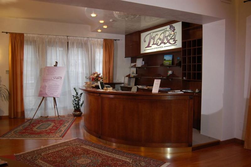 Albergo Ristorante Flora - Lobi