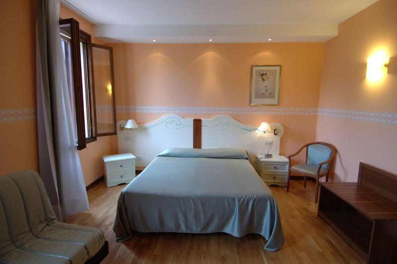 Albergo Ristorante Flora - Oda