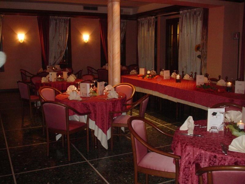 Albergo Ristorante Flora - Restoran