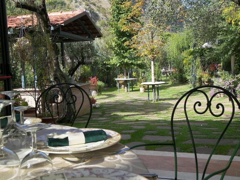 Al Poggio Di Casalucense - Restoran