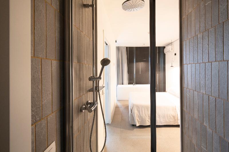 Alkamuri Posh Hotel & Spa - Oda