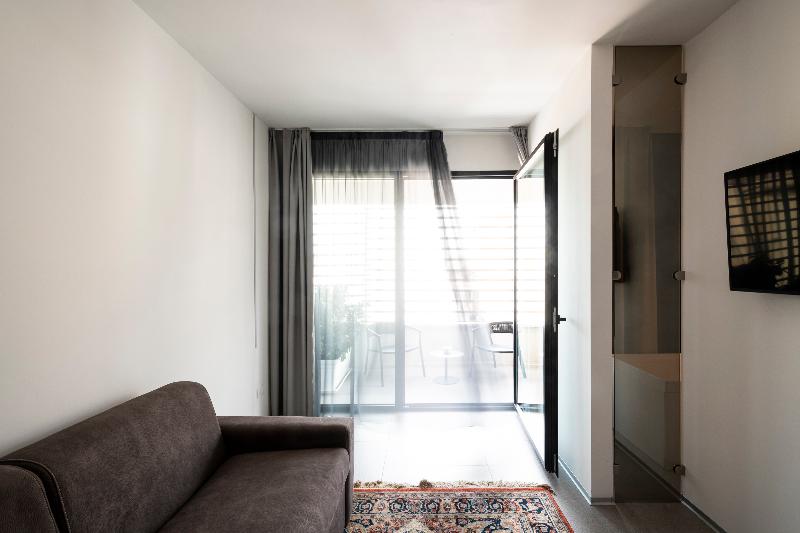 Alkamuri Posh Hotel & Spa - Oda