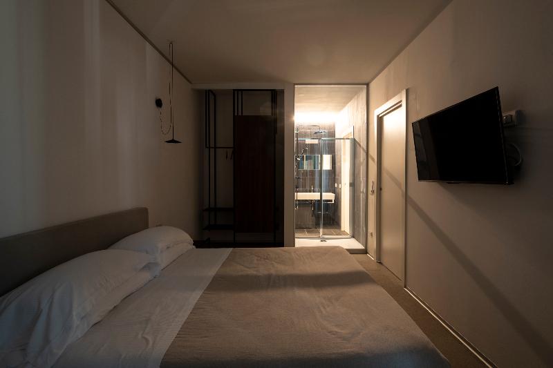 Alkamuri Posh Hotel & Spa - Oda