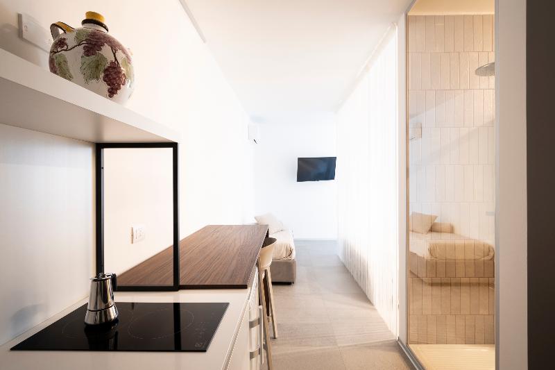 Alkamuri Posh Hotel & Spa - Oda