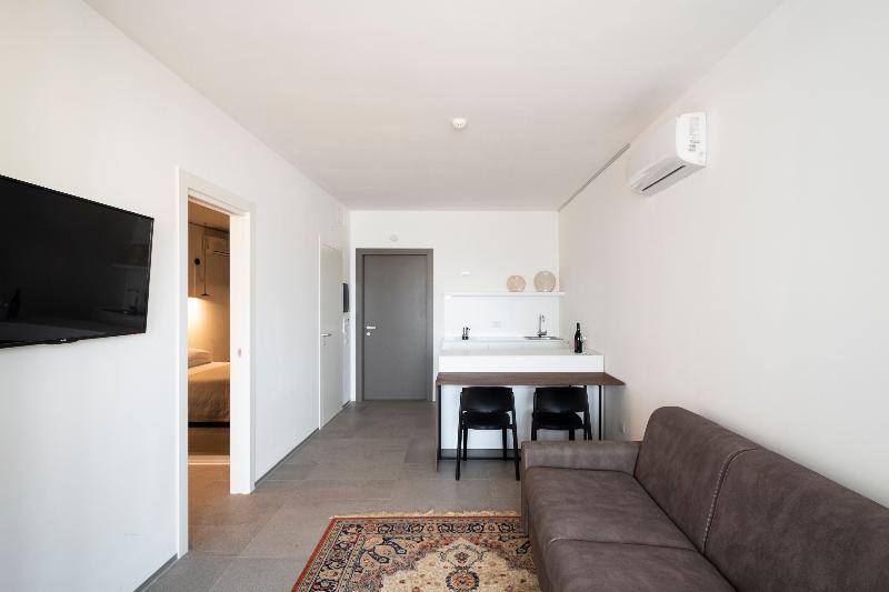 Alkamuri Posh Hotel & Spa - Oda