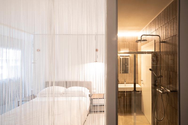 Alkamuri Posh Hotel & Spa - Oda