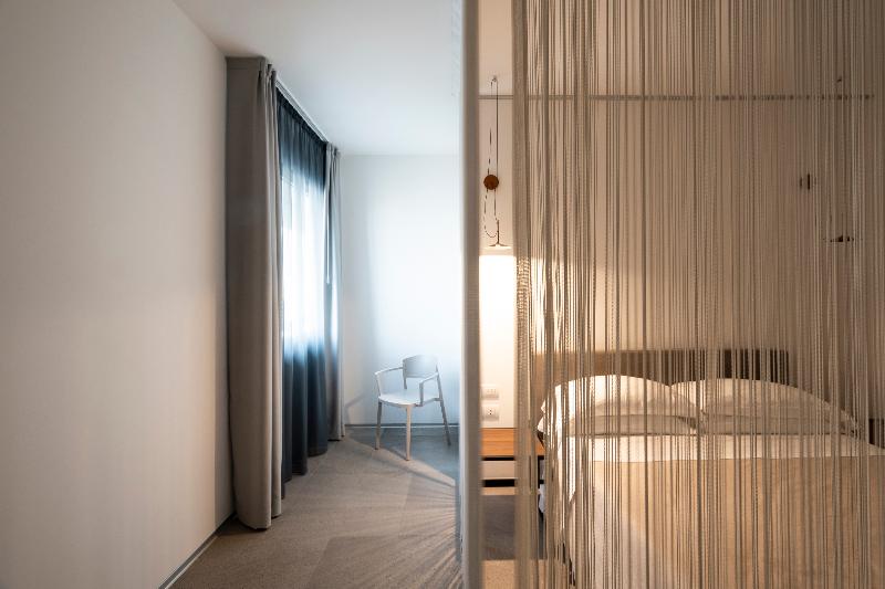Alkamuri Posh Hotel & Spa - Oda