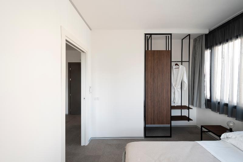 Alkamuri Posh Hotel & Spa - Oda