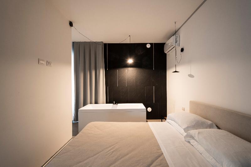 Alkamuri Posh Hotel & Spa - Oda