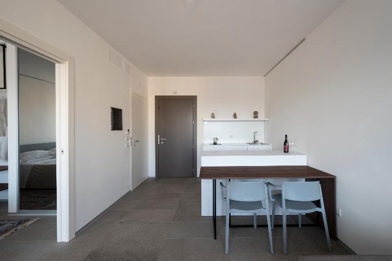 Alkamuri Posh Hotel & Spa - Oda