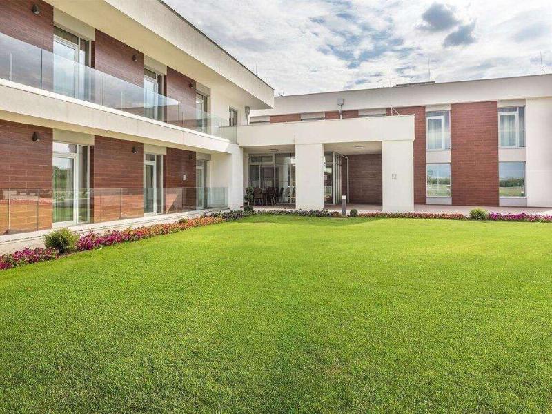 Outlet Hotel Polgár - Genel