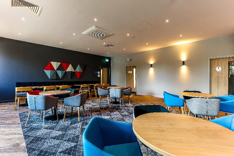 Holiday Inn Express Bicester - Bar