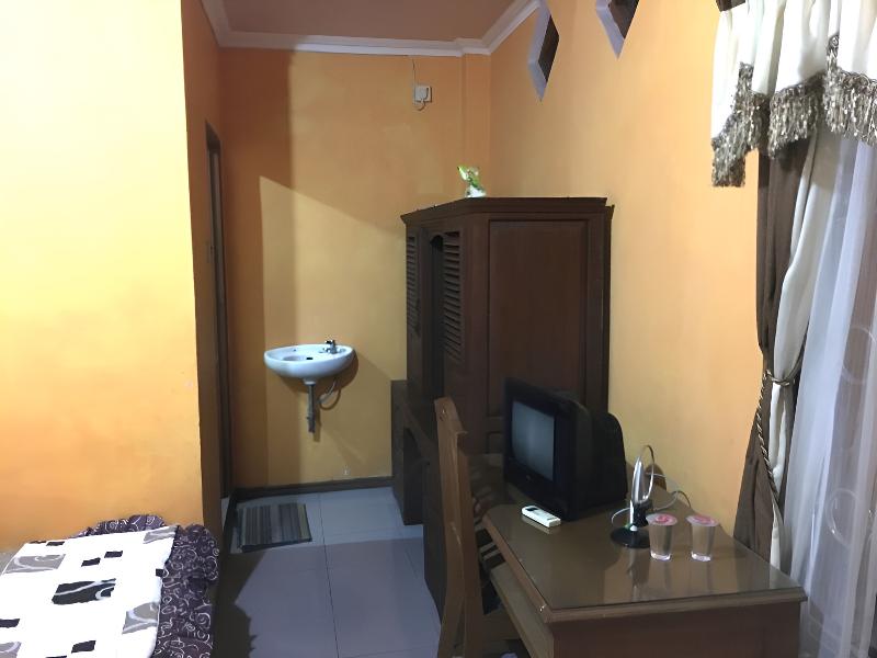 Hotel Alami near Alun-Alun Klaten by ZUZU - Oda