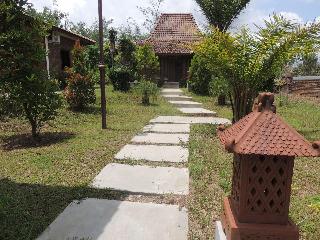 Balkondes Karanganyar (Pottery Academy) by ZUZU fotoÄŸrafÄ±