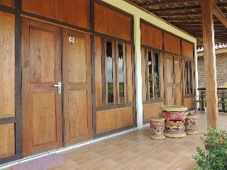 Balkondes Karanganyar (Pottery Academy) by ZUZU fotoÄŸrafÄ±