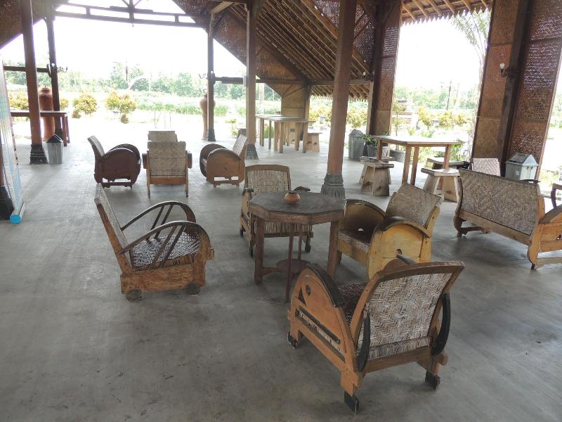 Balkondes Karanganyar (Pottery Academy) by ZUZU - Restoran