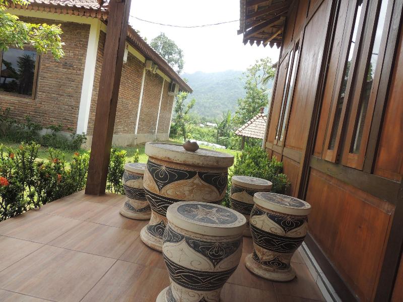 Balkondes Karanganyar (Pottery Academy) by ZUZU - Teras