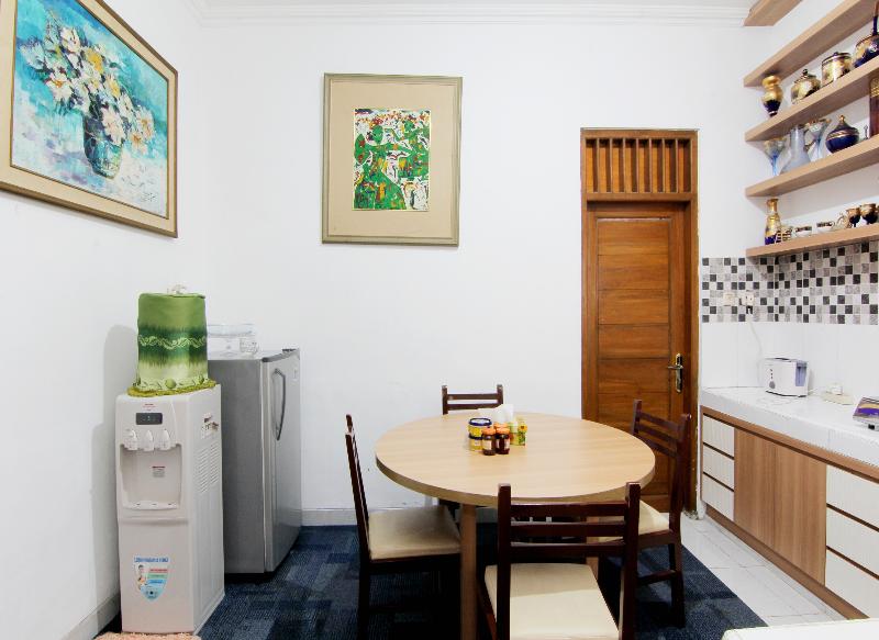 Embe Joglo Homestay by ZUZU - Oda