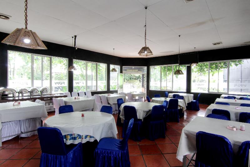 Hotel Popi (Pondok Pisang) by ZUZU - Restoran