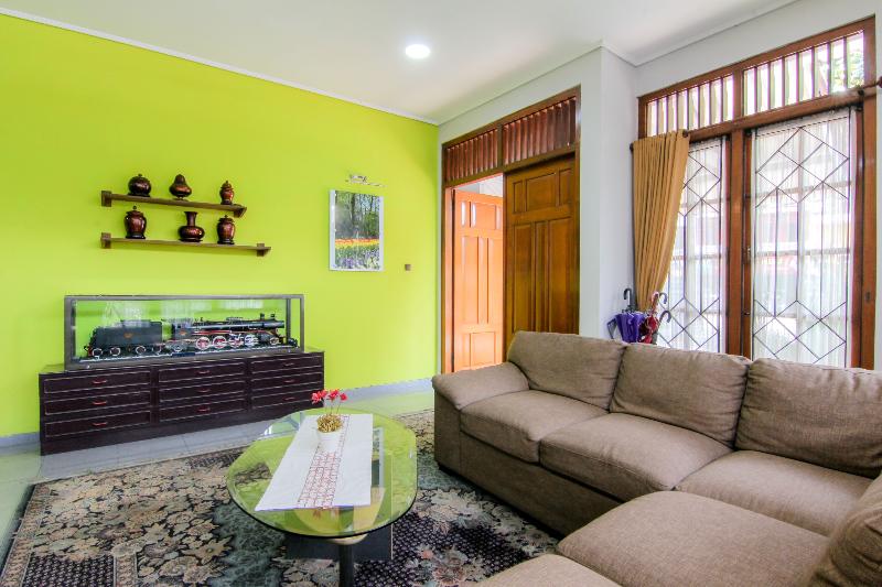 Embe Enem Homestay by ZUZU - Lobi