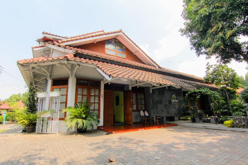 Embe Enem Homestay by ZUZU - Genel