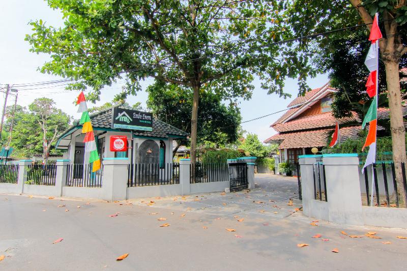 Embe Enem Homestay by ZUZU - Genel