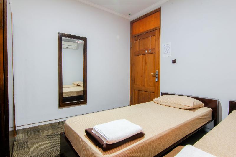 Embe Enem Homestay by ZUZU - Oda