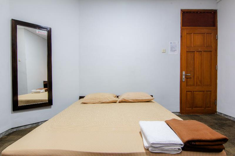 Embe Enem Homestay by ZUZU - Oda