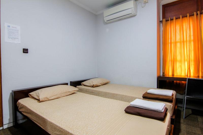 Embe Enem Homestay by ZUZU - Oda
