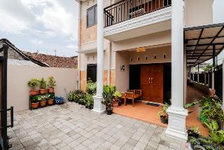 Java Homestay by ZUZU otel fotoğrafı