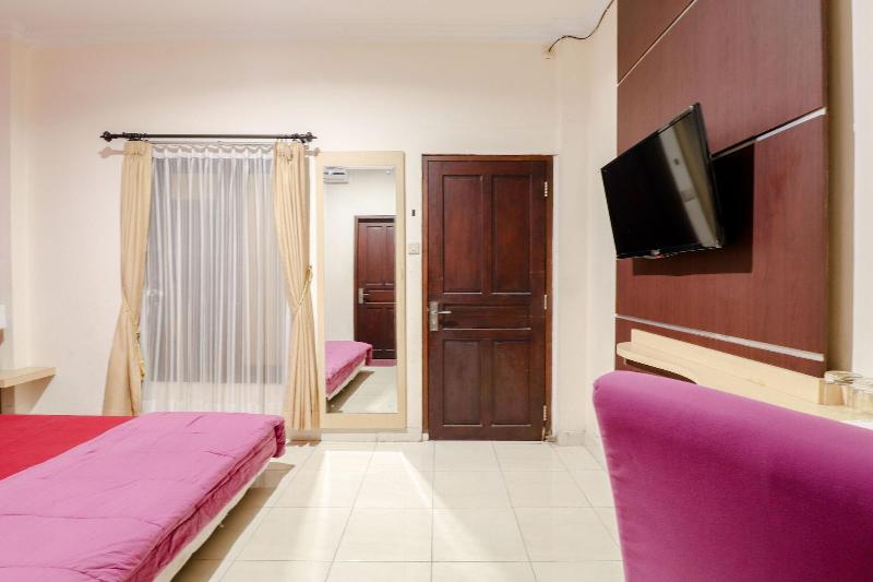 bi.es Homestay by ZUZU - Oda